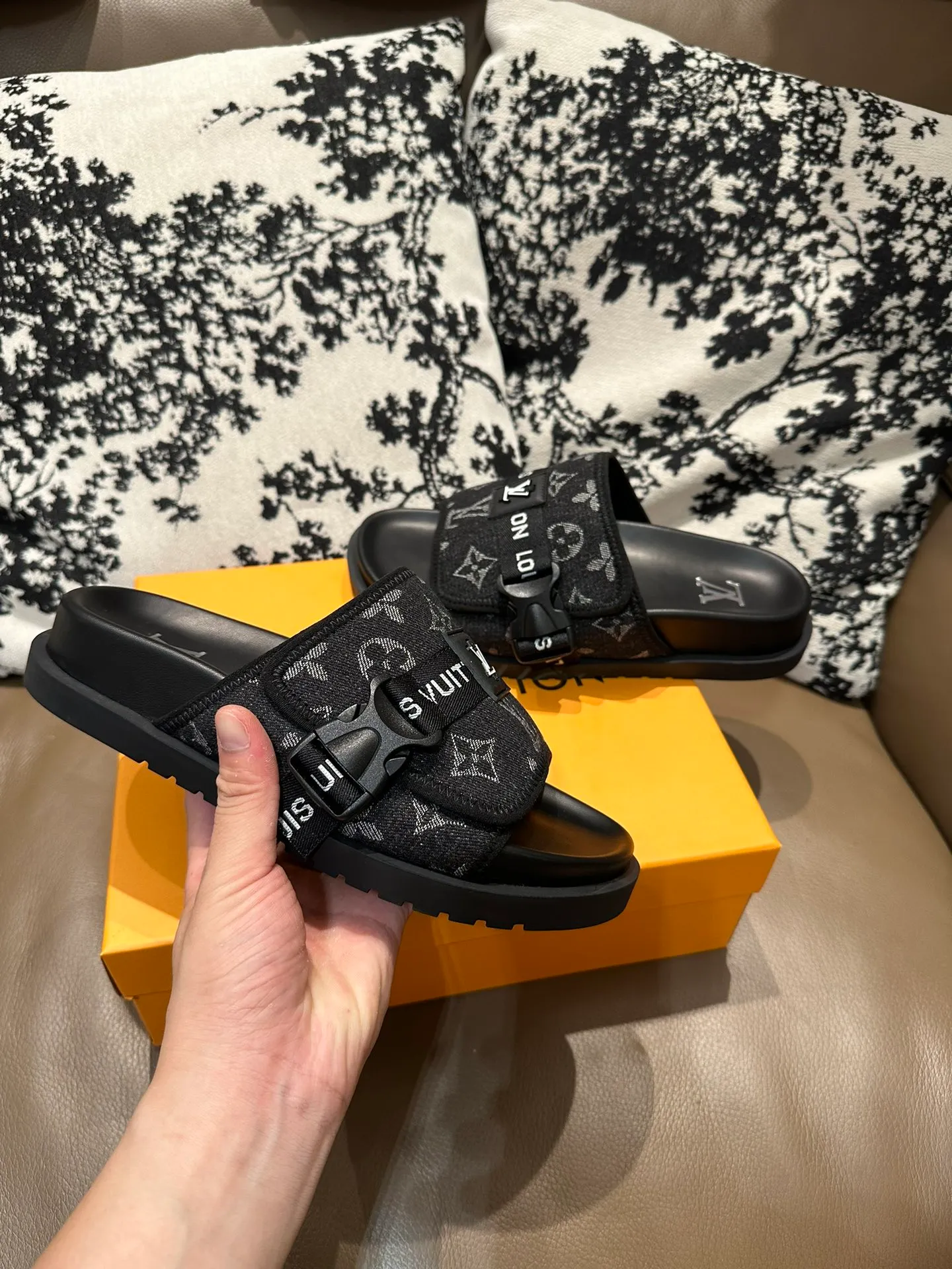 Men's shoes 💰360💰 LV buckle and Velcro, cowhide surface, sheepskin lining, size 36-46
